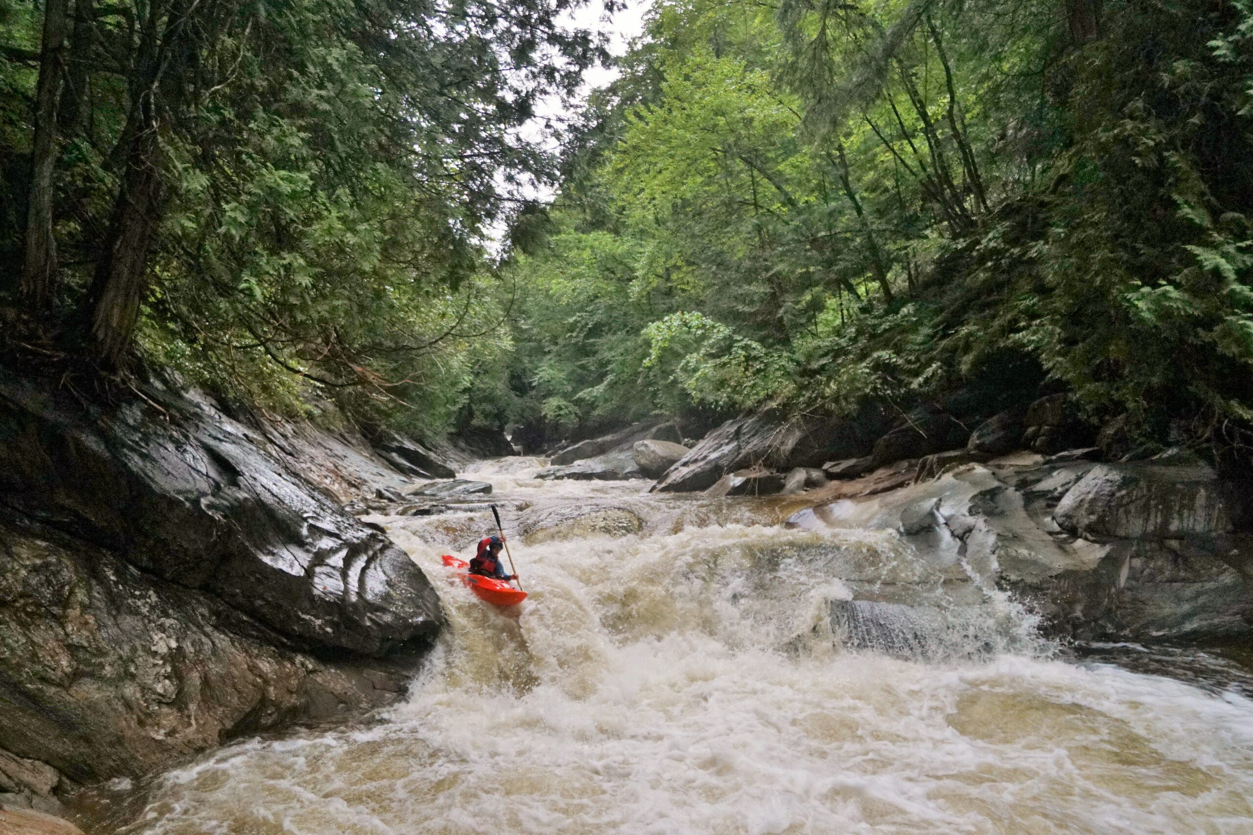 Mike McDonnell runs Rebirth on the lower Middlebury River. Vermont whitewater kayakaing.